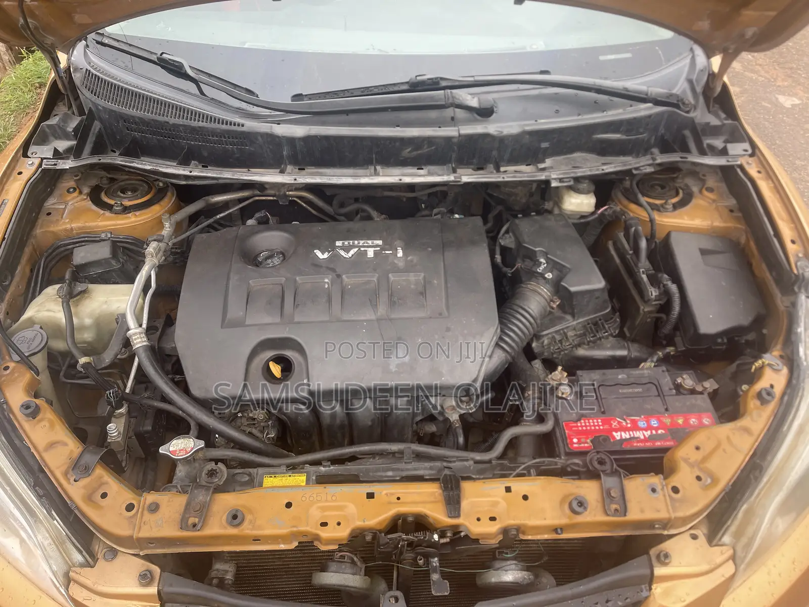 Toyota Matrix Hatchback FWD (1.8L 4cyl 5M) 2010 Gold