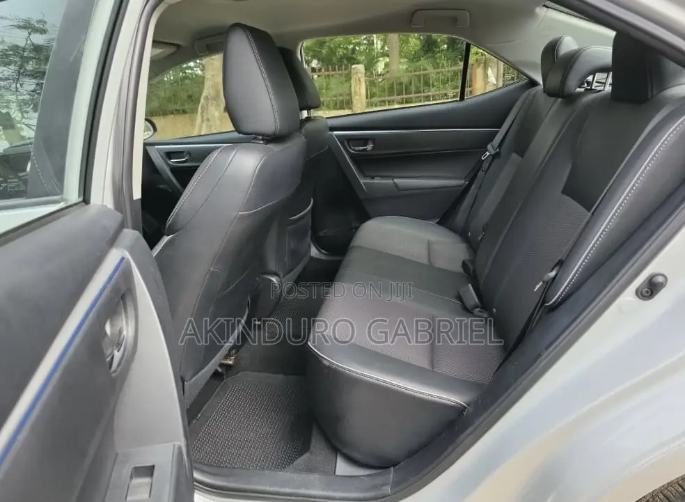 Toyota Corolla S Plus 4dr Sedan (1.8L 4cyl 6M) 2015 Silver