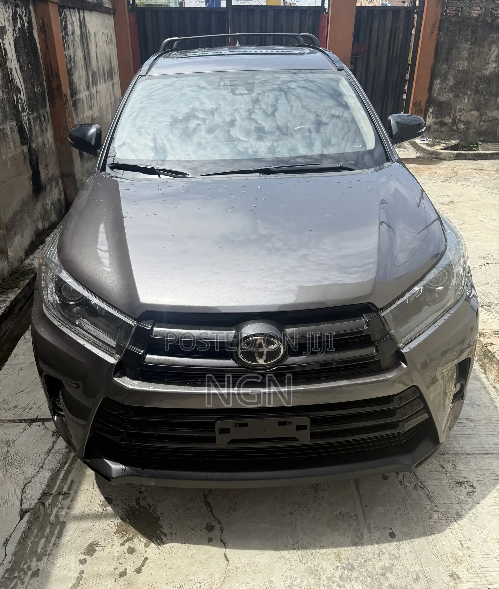 Toyota Highlander SE 2019 Gray