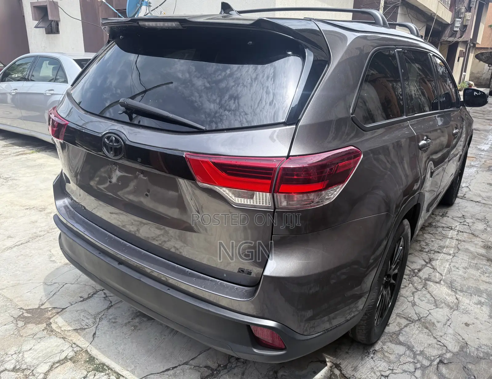 Toyota Highlander SE 2019 Gray