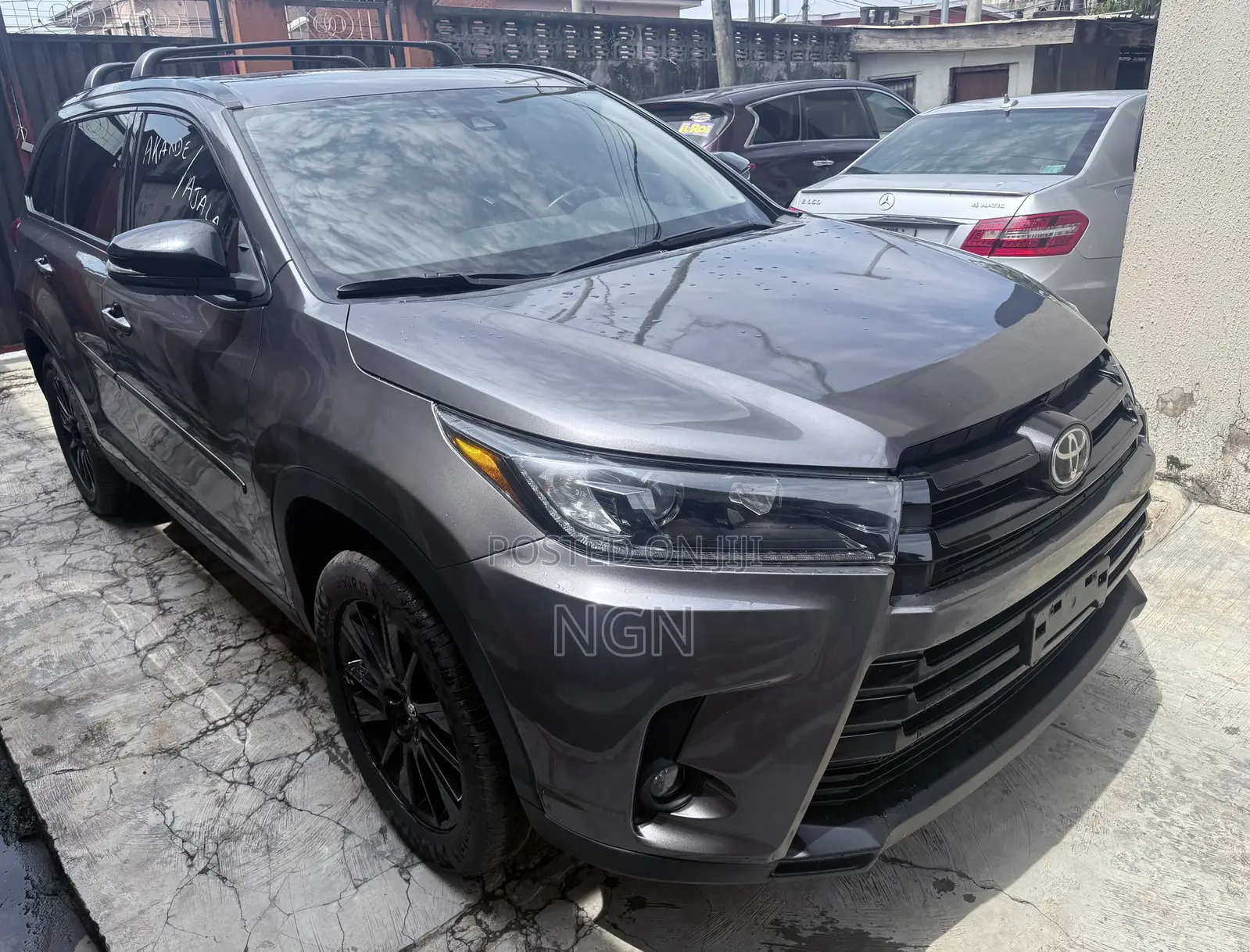 Toyota Highlander SE 2019 Gray