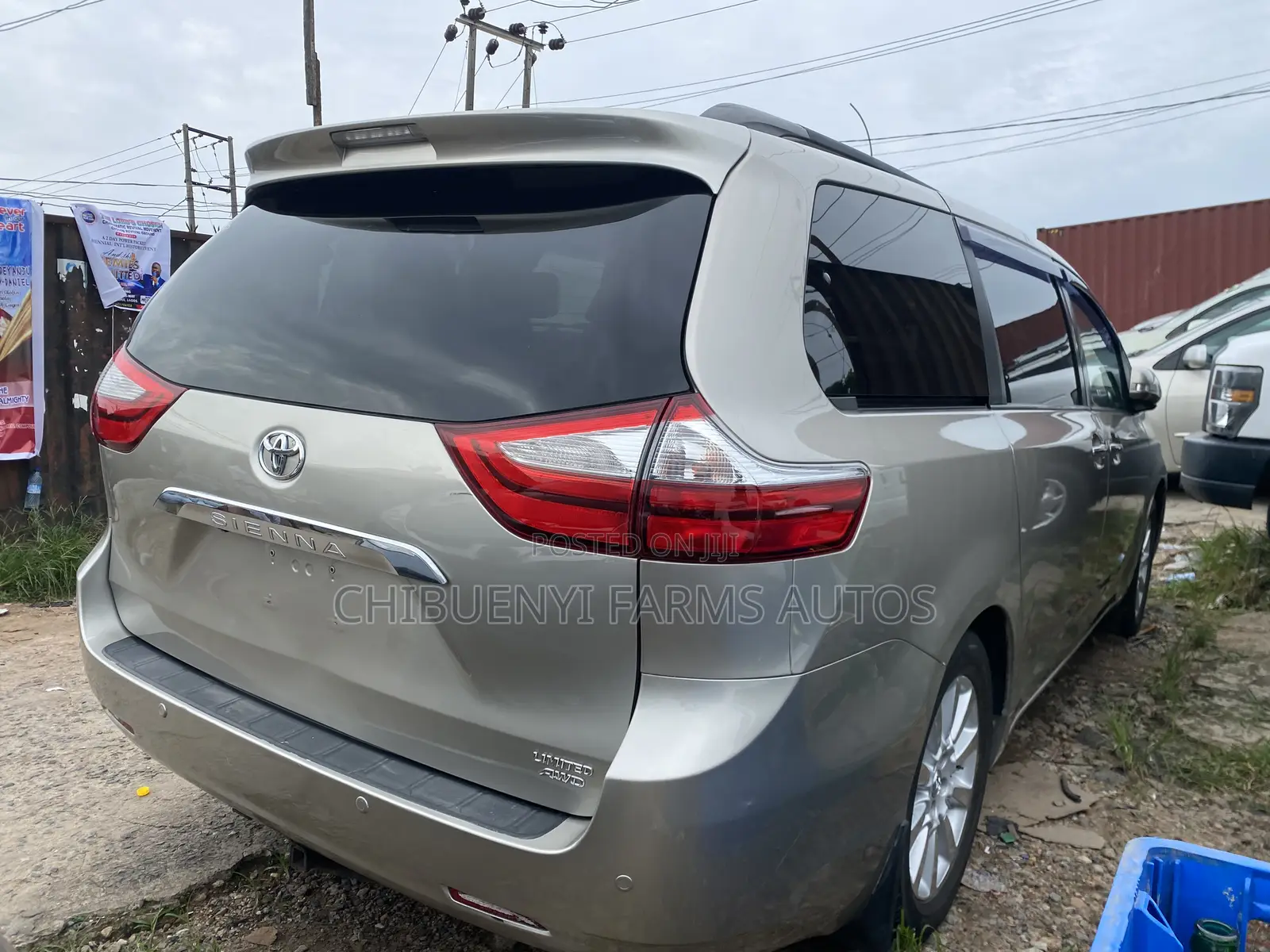 Toyota Sienna 2015 Gold
