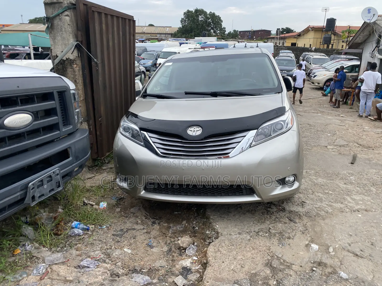 Toyota Sienna 2015 Gold
