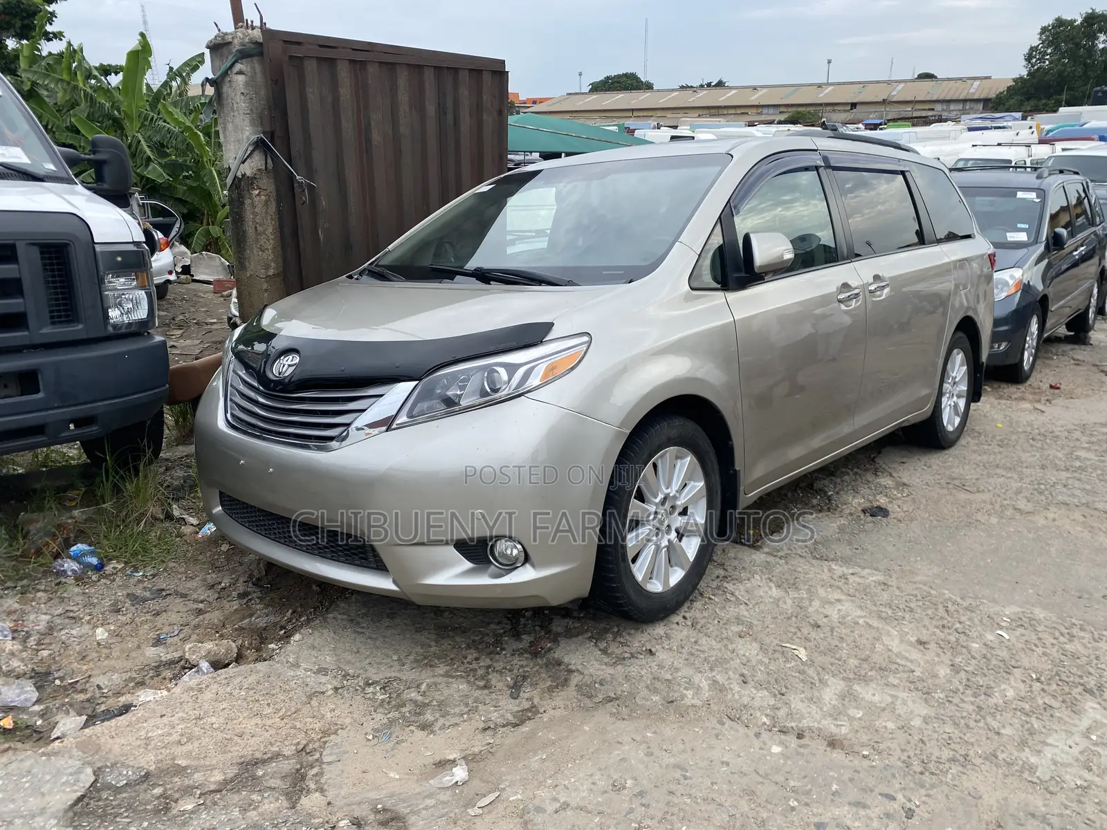 Toyota Sienna 2015 Gold