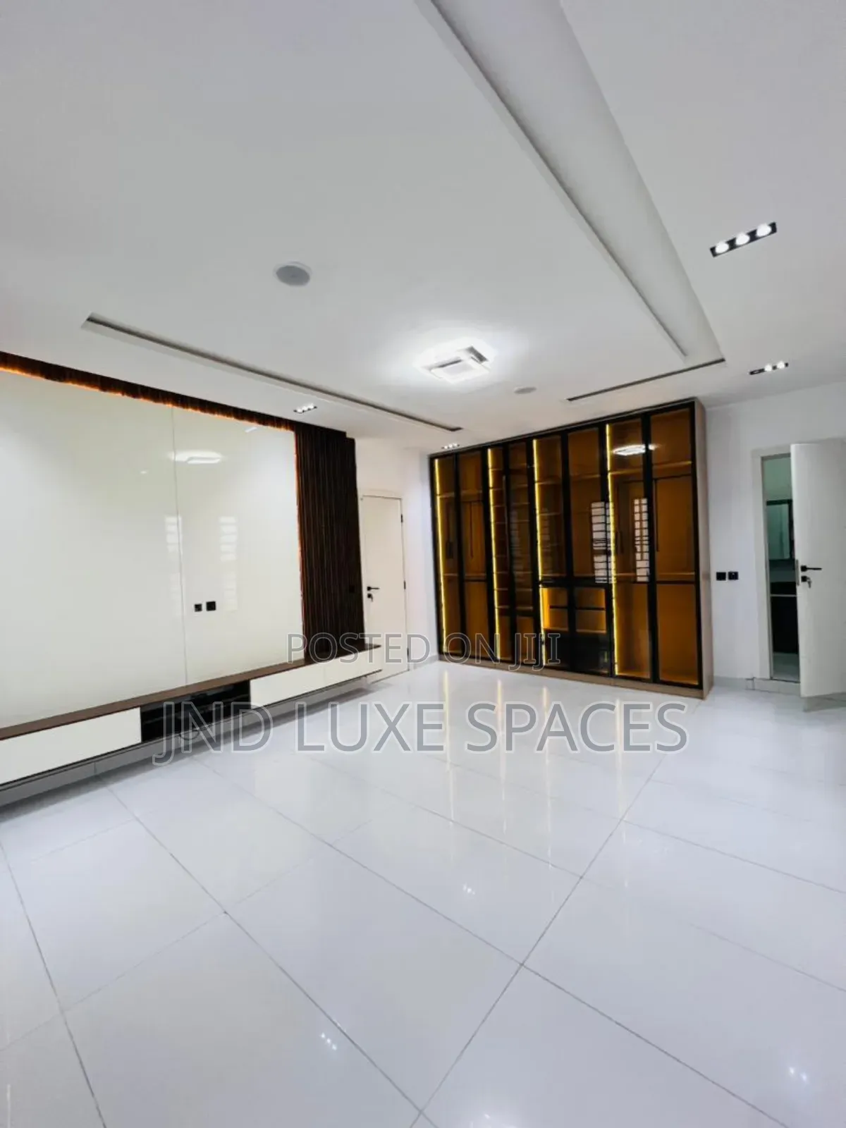 5bdrm Duplex in Ikota for sale