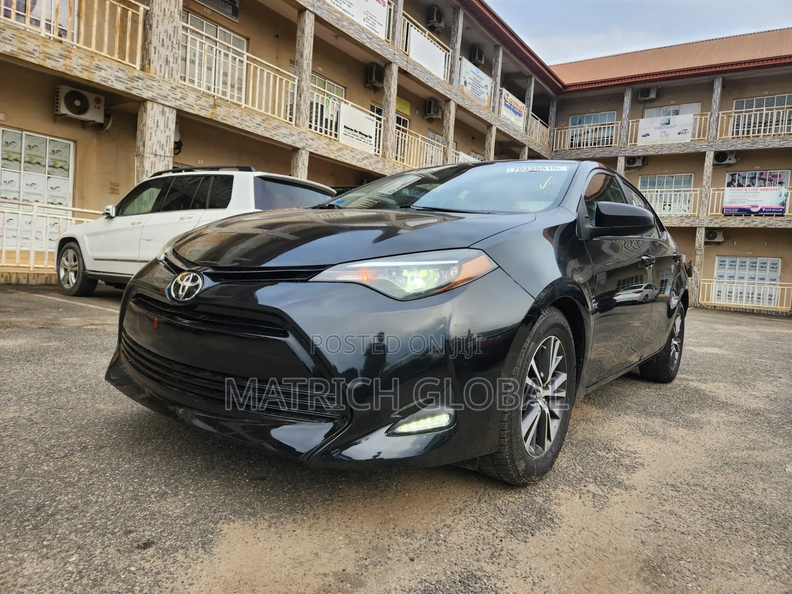 Toyota Corolla LE (1.8L 4cyl 2A) 2018 Black