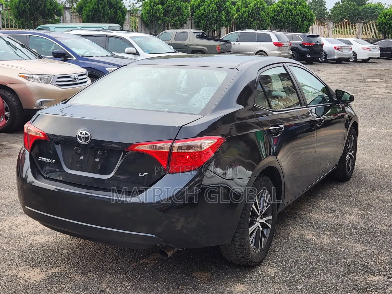 Toyota Corolla LE (1.8L 4cyl 2A) 2018 Black