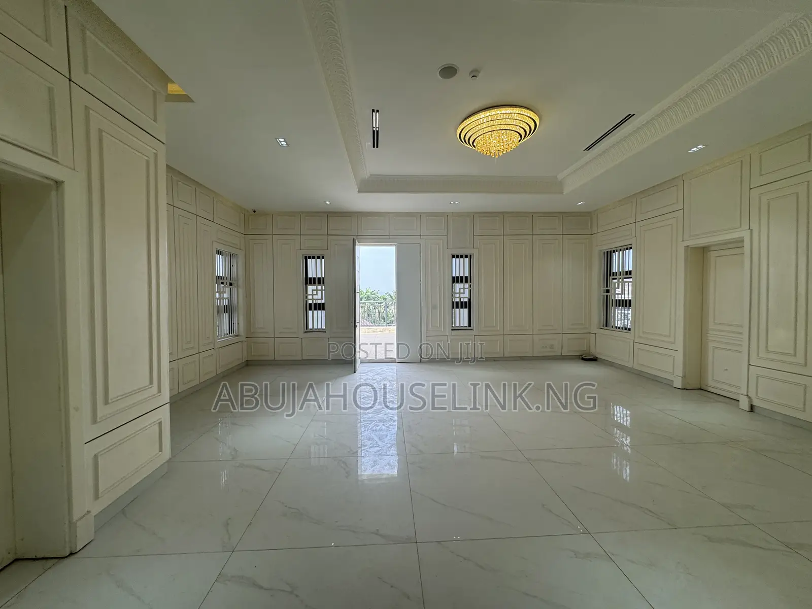 10bdrm Mansion in Maitama Main Abuja for sale