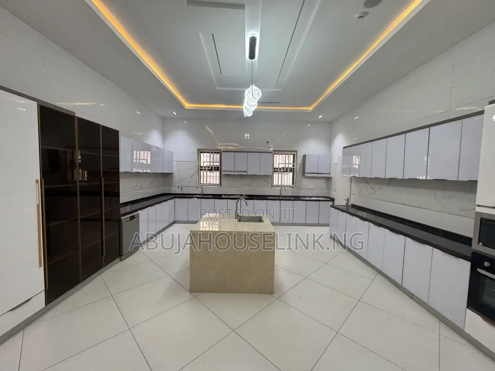 10bdrm Mansion in Maitama Main Abuja for sale