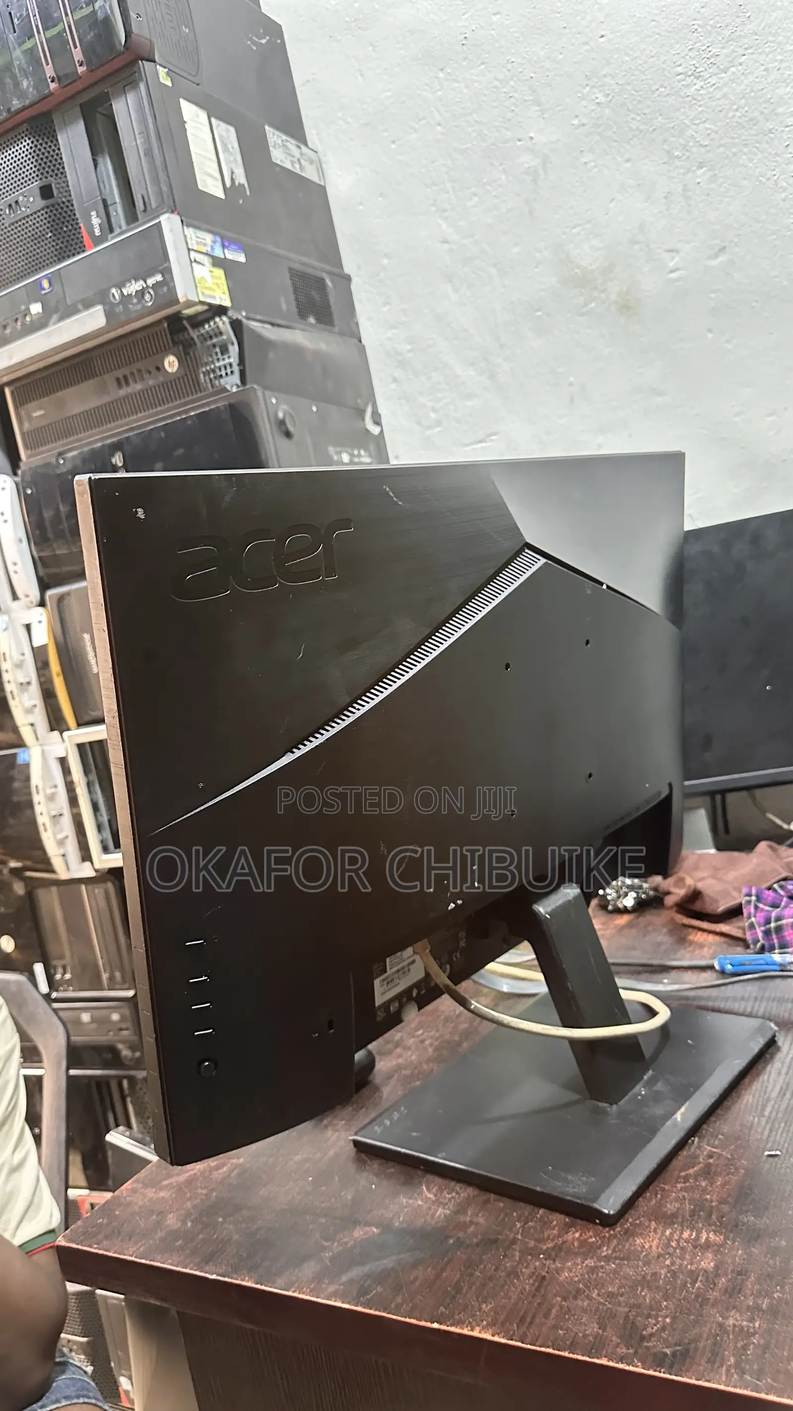 27 Inch’S Acer Frameless Monitor