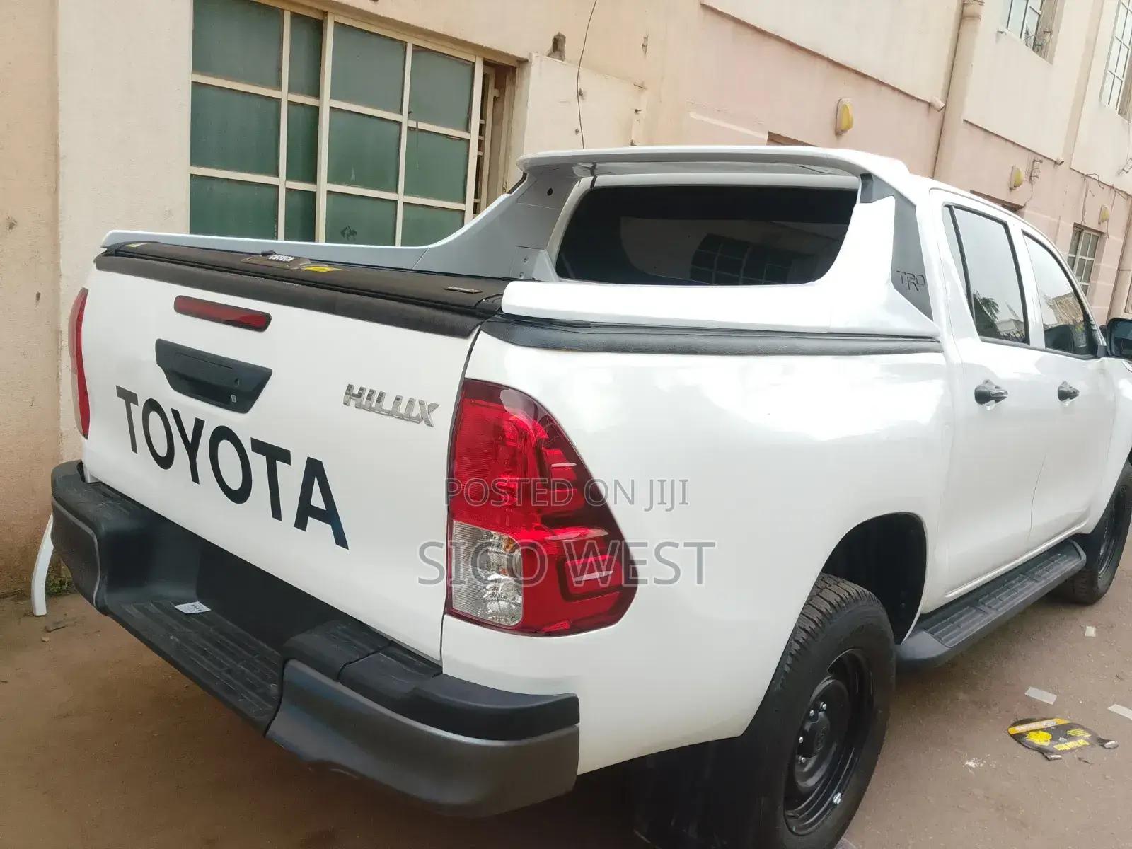 Manual Rolling Booth Cover With White TRD