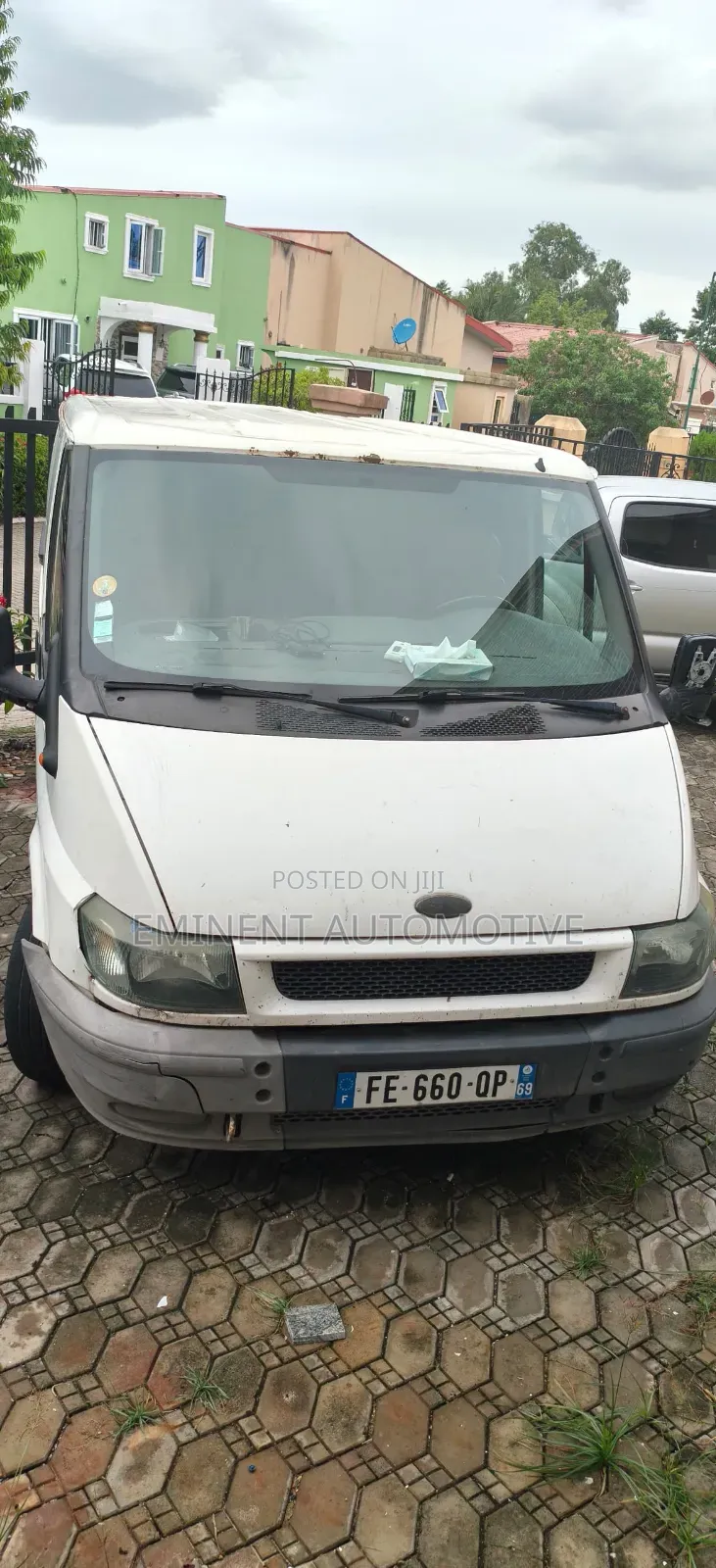 Ford B700 2001 White