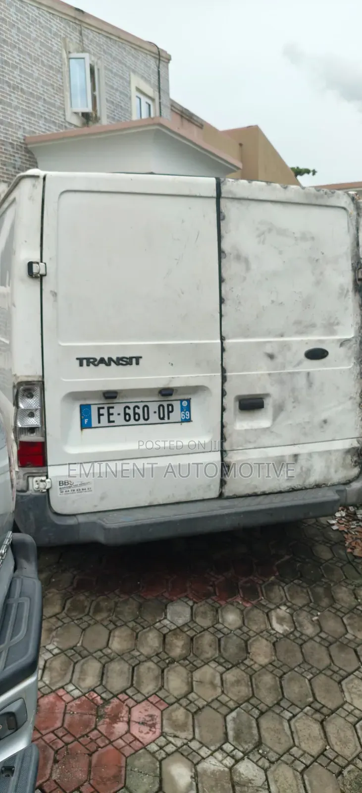 Ford B700 2001 White