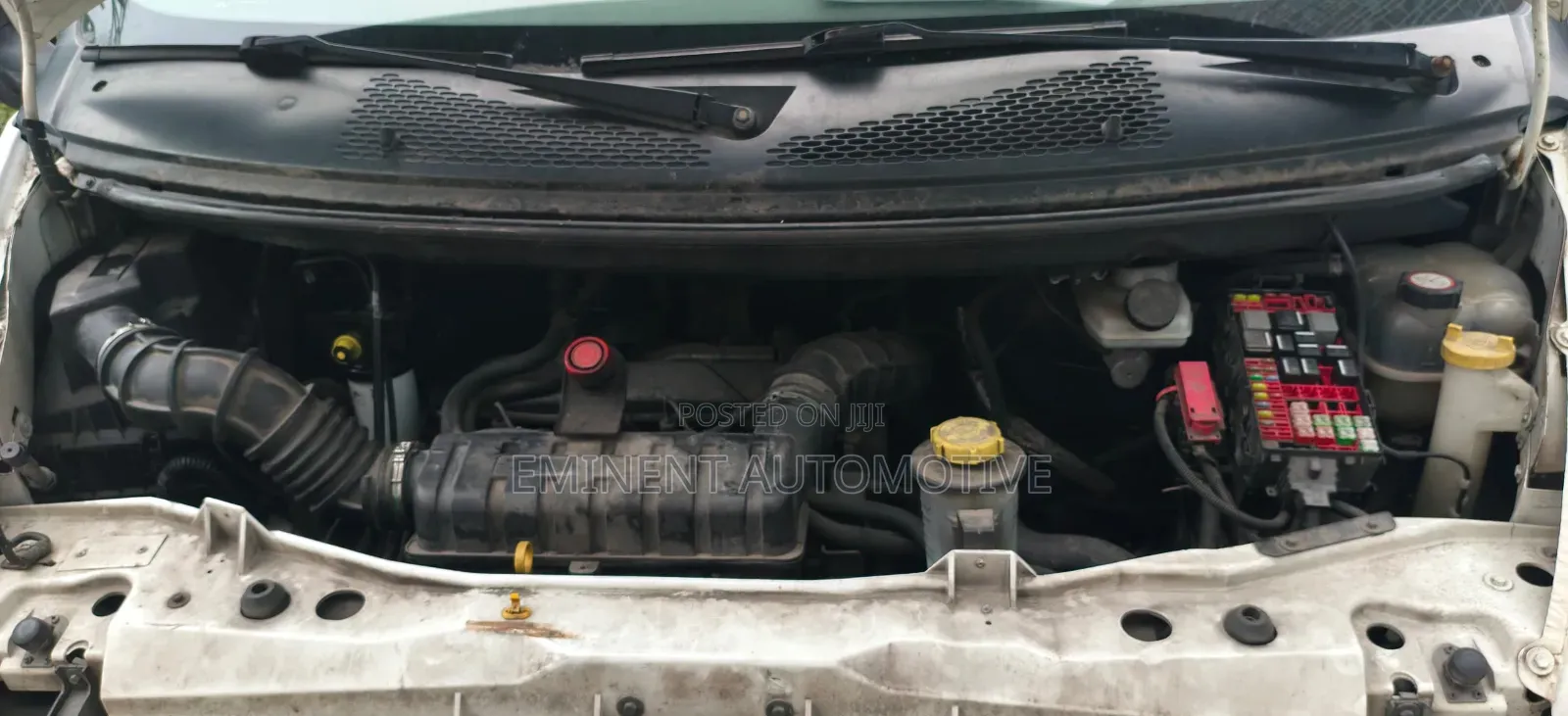 Ford B700 2001 White