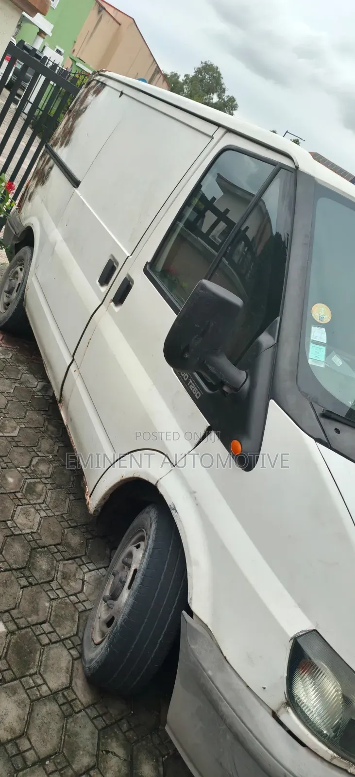 Ford B700 2001 White