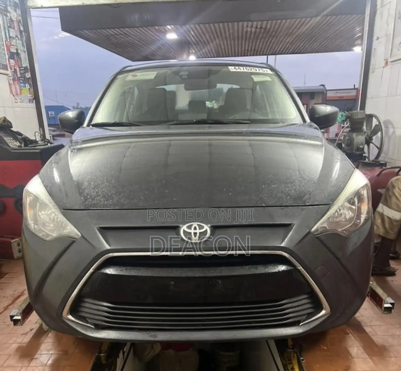 Toyota Yaris 2017 Gray