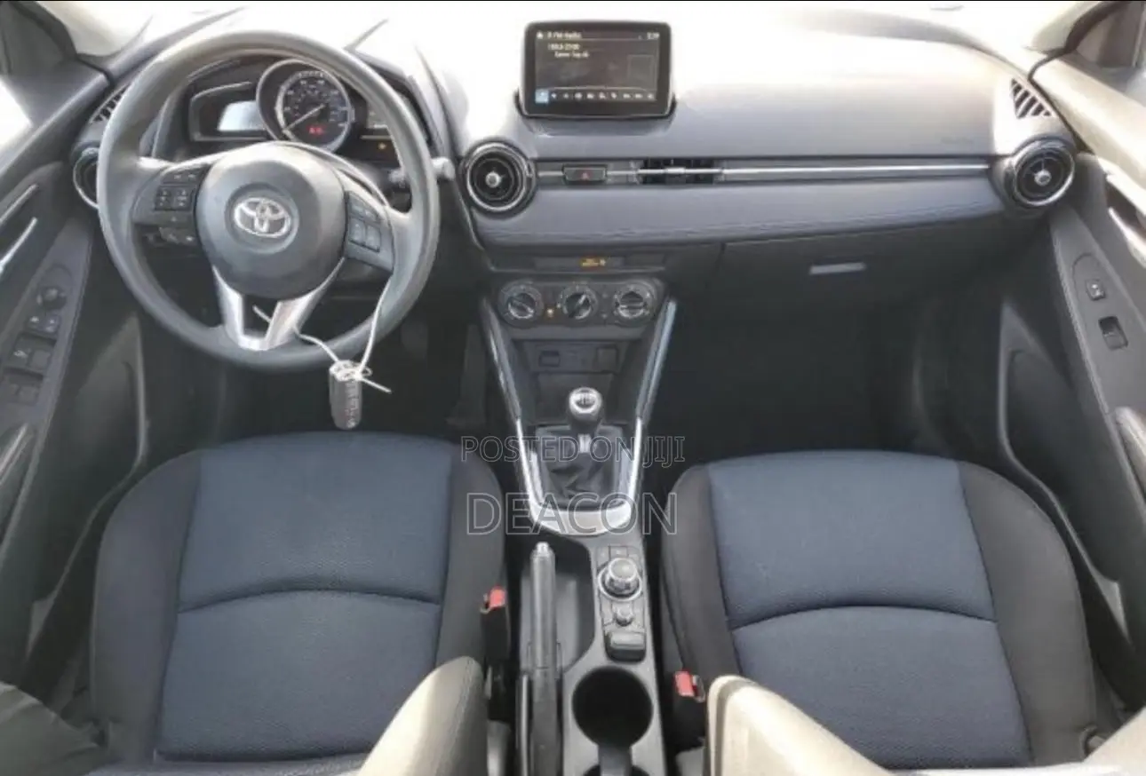 Toyota Yaris 2017 Gray