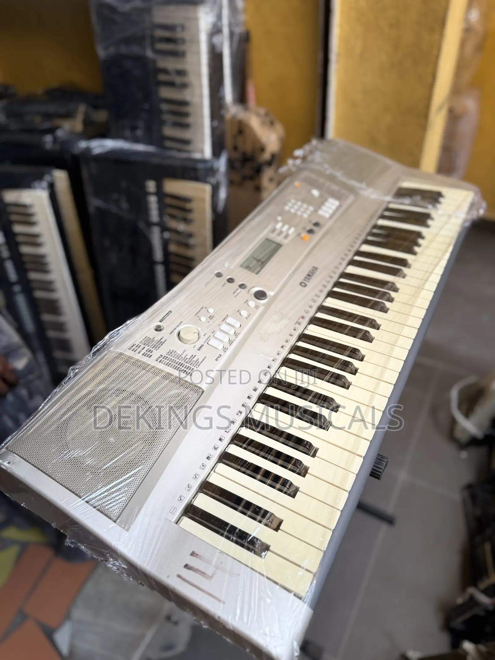 Yamaha PSR-E313 Portable Keyboard