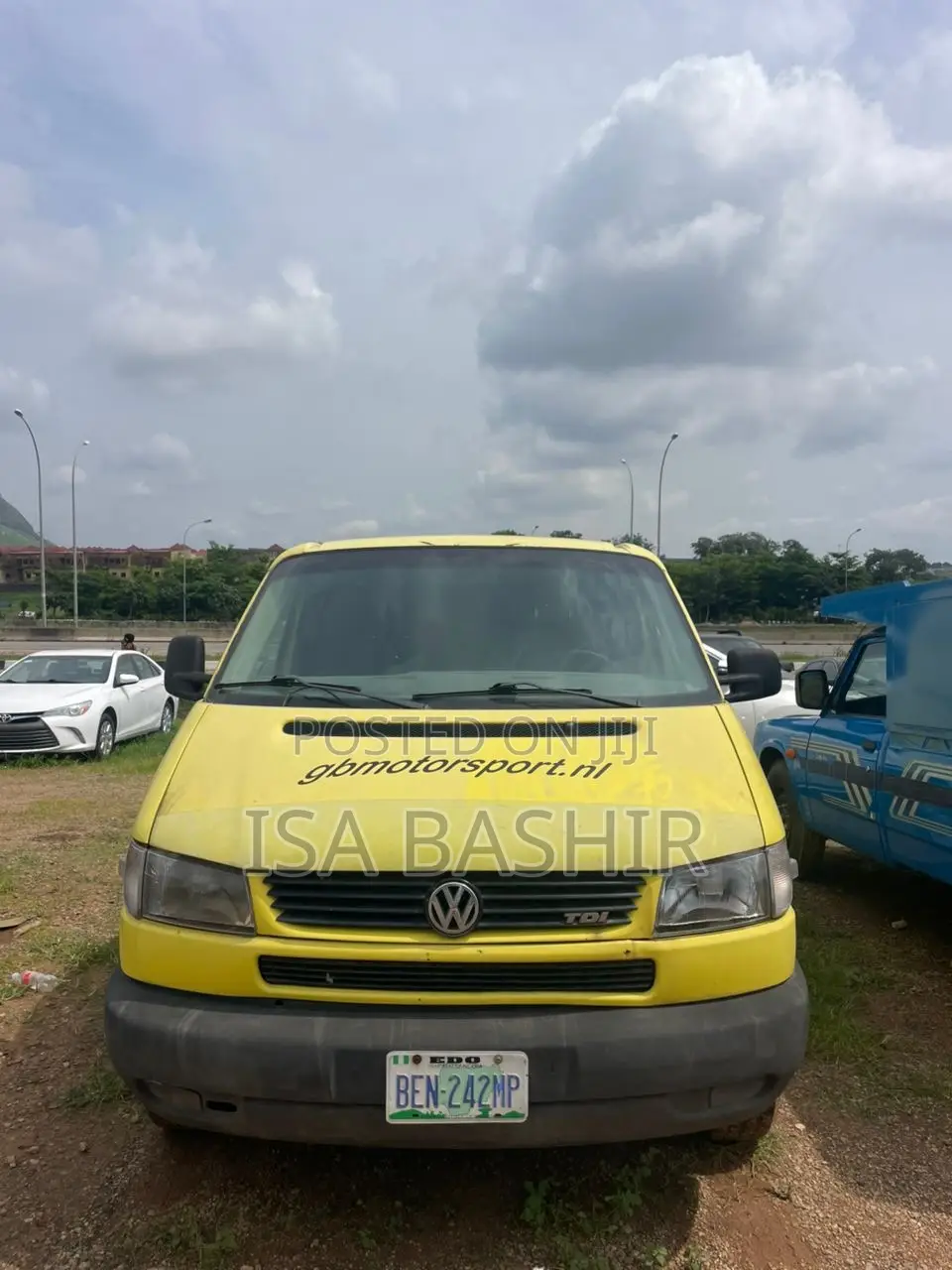 Volkswagen Transporter 2000 Yellow