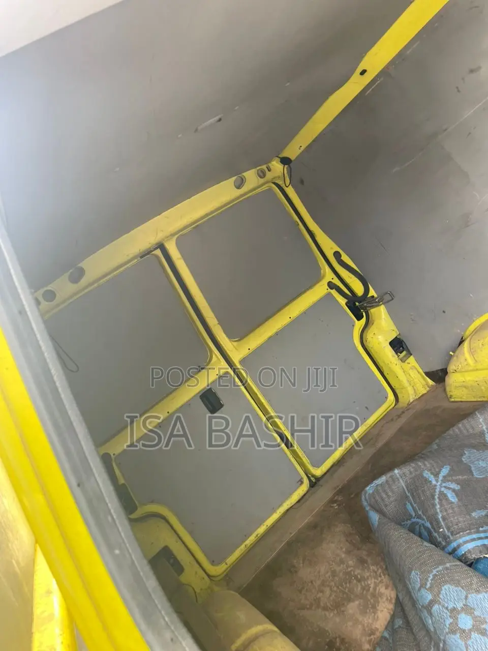 Volkswagen Transporter 2000 Yellow