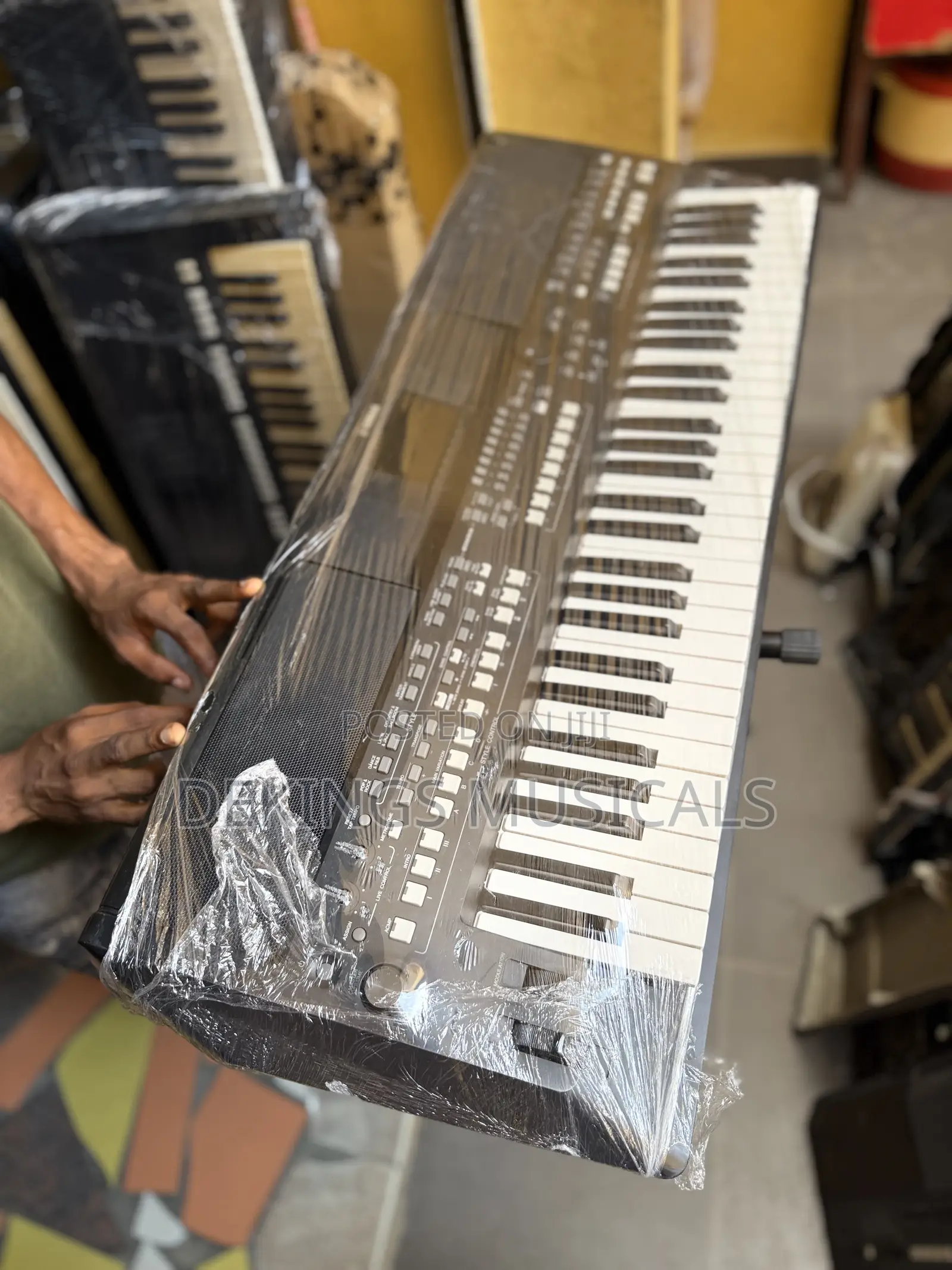 Professional Used Yamaha PSR Sx600 Keyboard