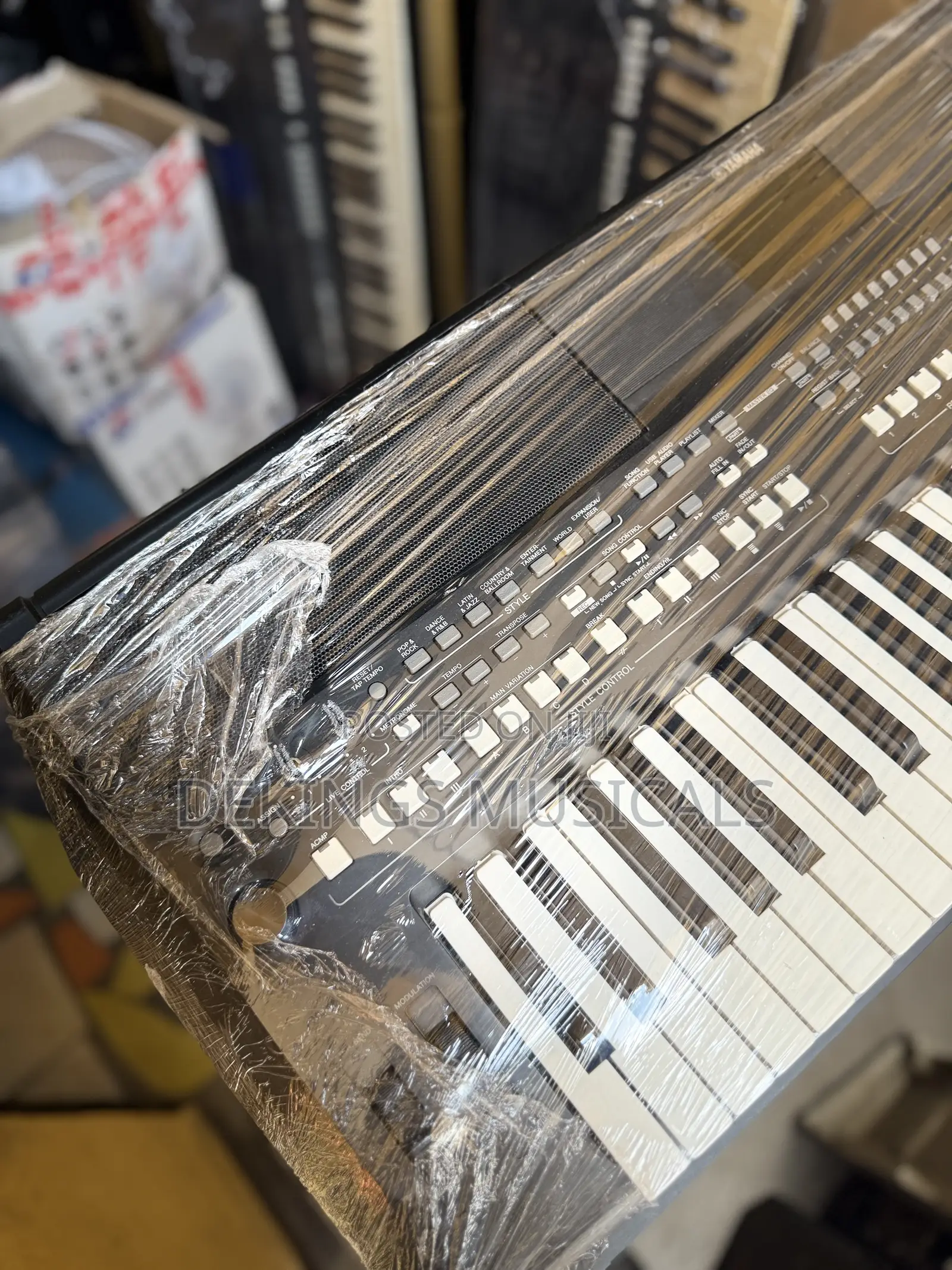 Professional Used Yamaha PSR Sx600 Keyboard