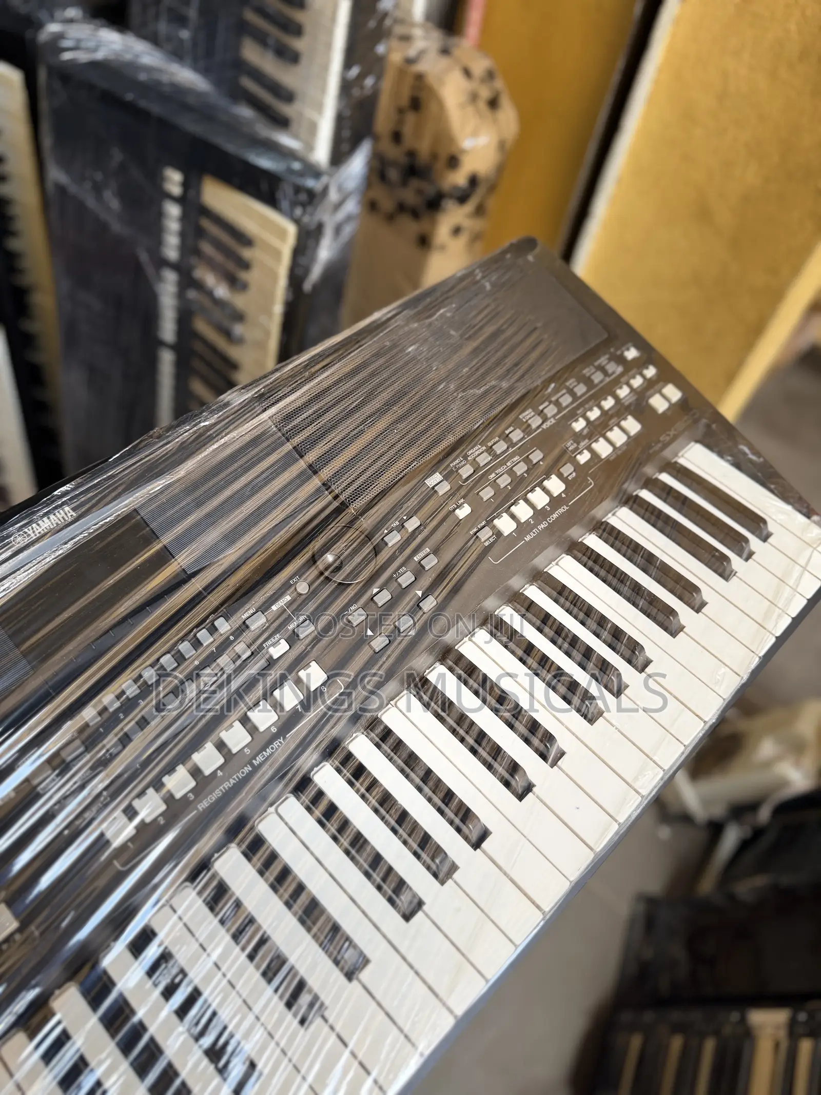 Professional Used Yamaha PSR Sx600 Keyboard