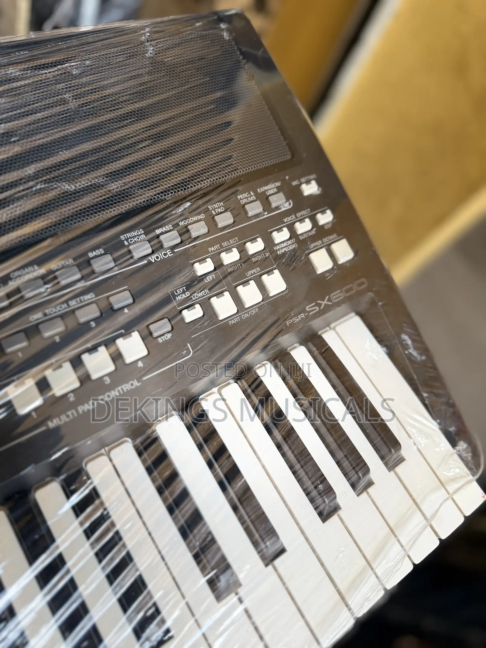 Professional Used Yamaha PSR Sx600 Keyboard