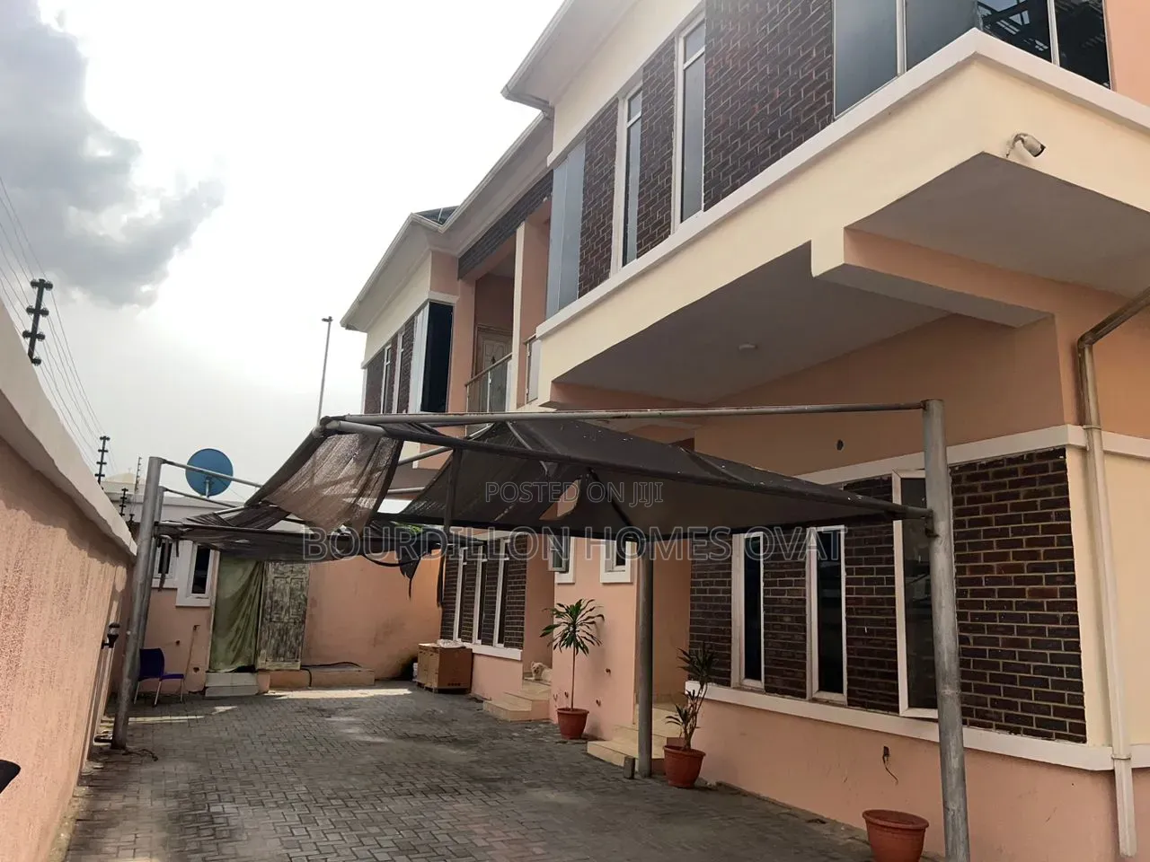 4bdrm Duplex in Chevron Drive Lekki for sale