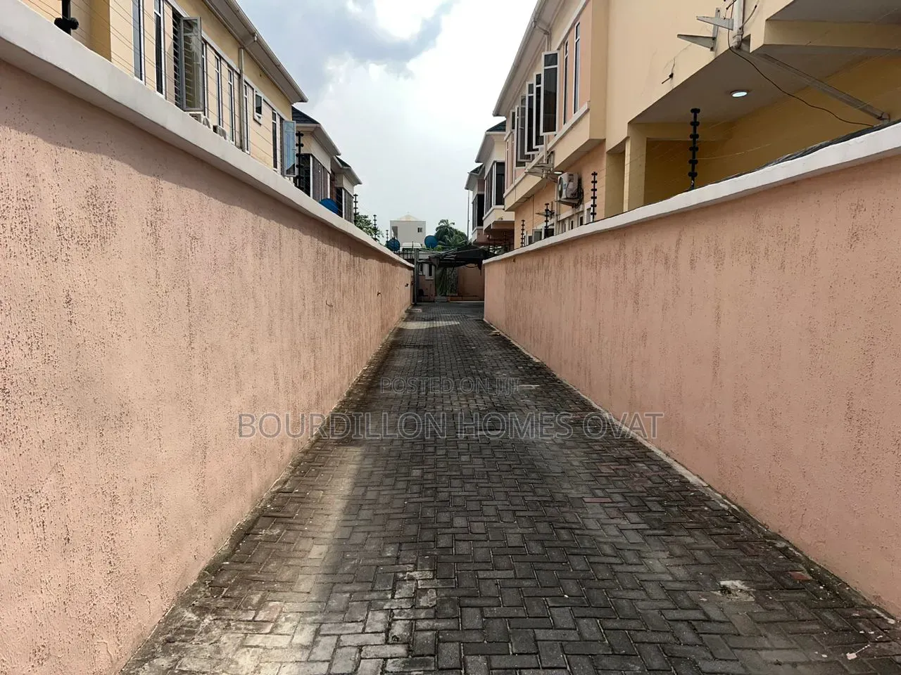 4bdrm Duplex in Chevron Drive Lekki for sale