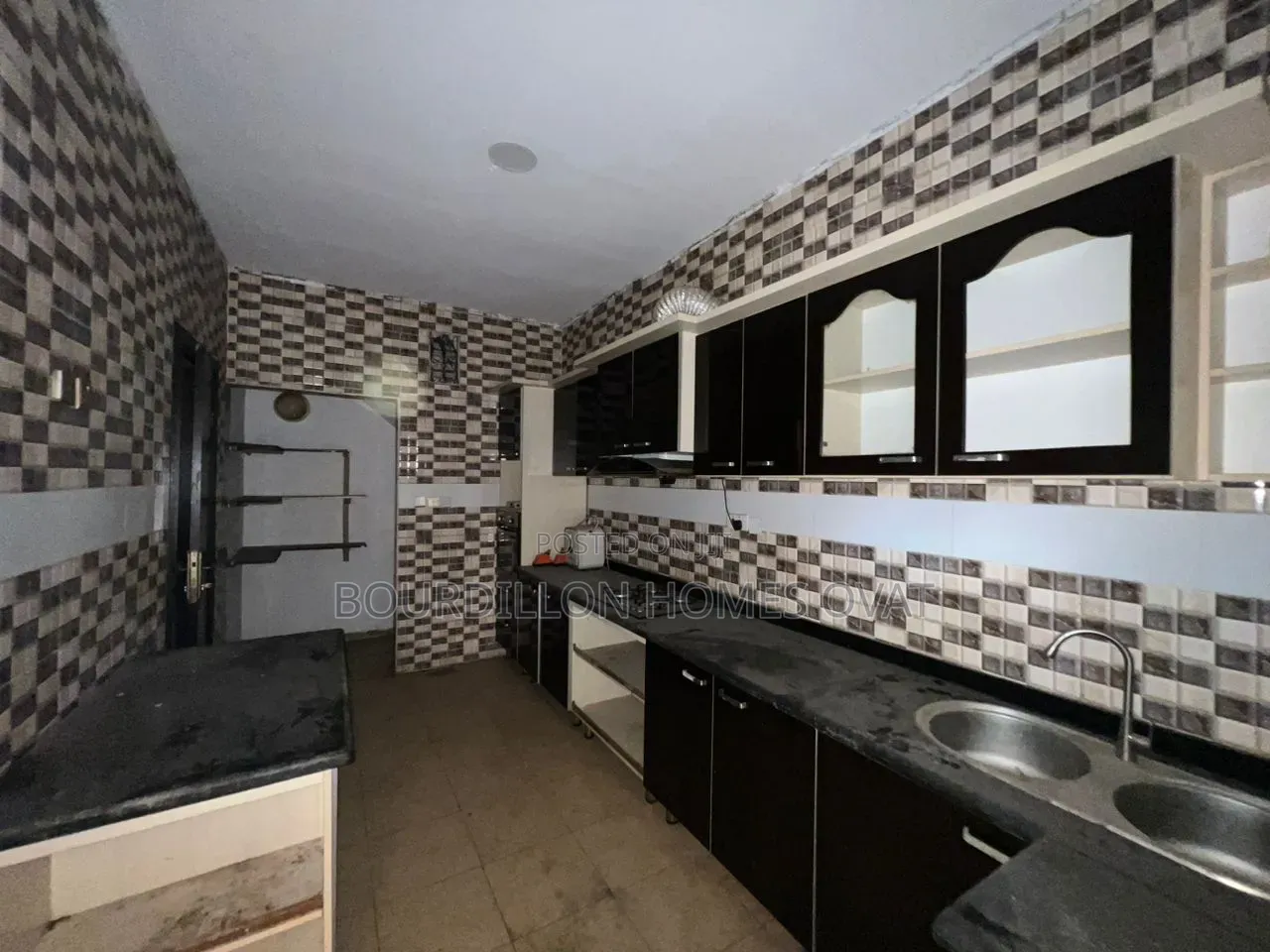 4bdrm Duplex in Chevron Drive Lekki for sale