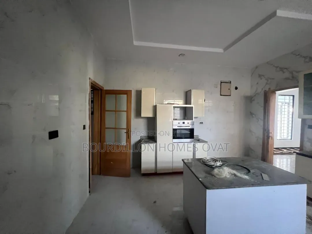 5bdrm Duplex in Chevron Drive Lekki for rent
