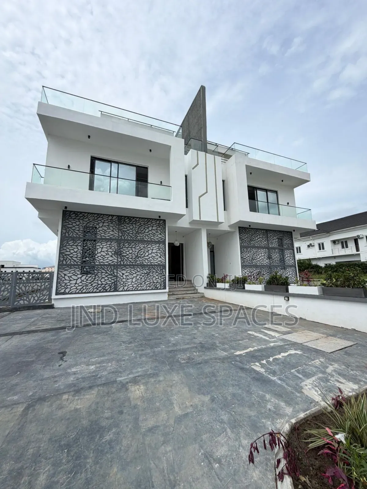 5bdrm Duplex in Ikate for sale