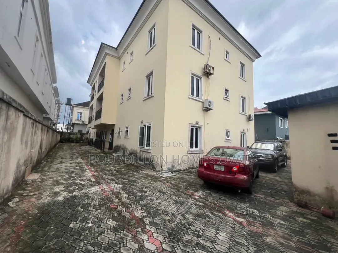 3bdrm Apartment in Ikota Villa Estate for rent