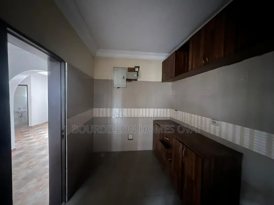 3bdrm Apartment in Ikota Villa Estate for rent