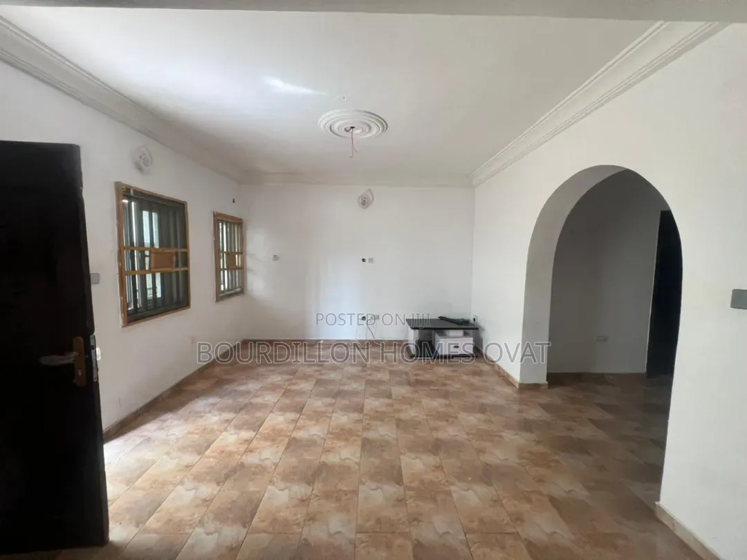 3bdrm Apartment in Ikota Villa Estate for rent