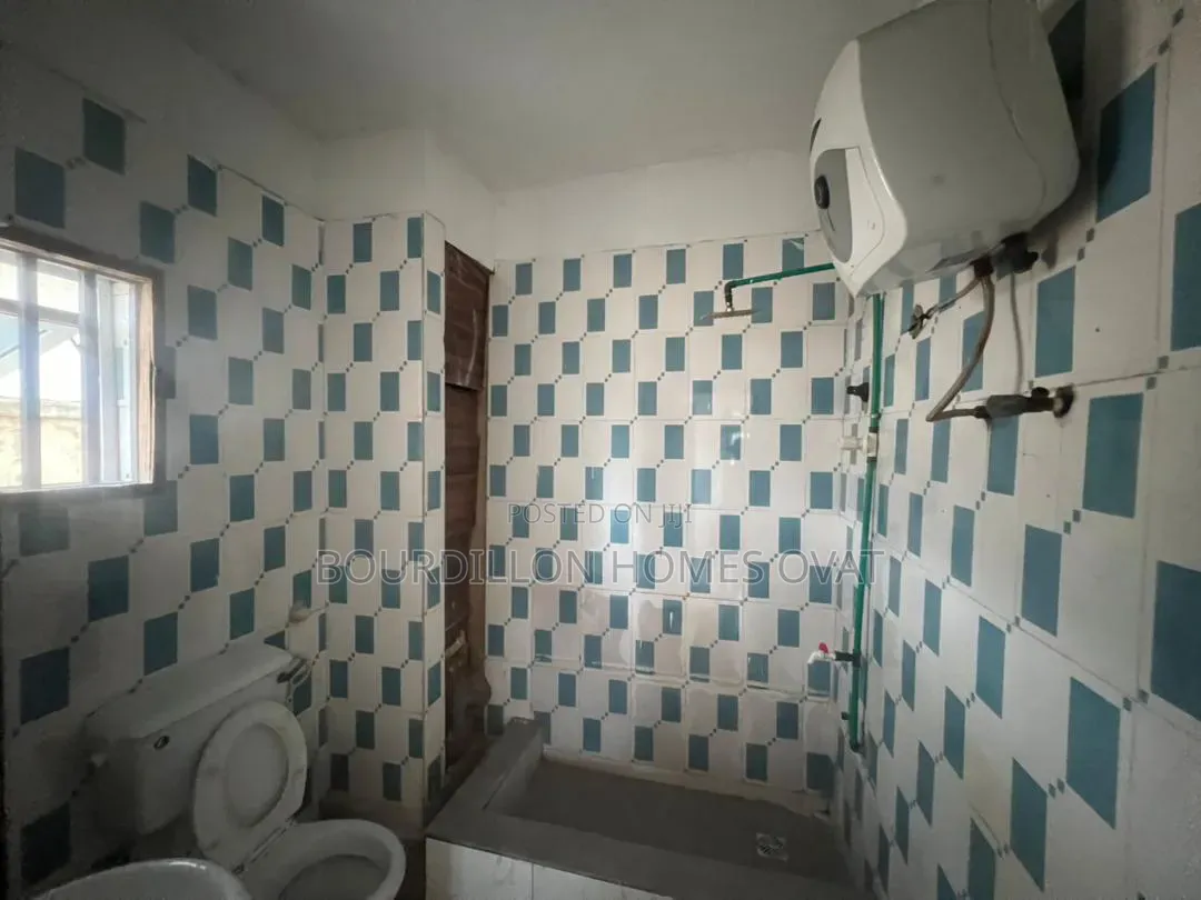 3bdrm Apartment in Ikota Villa Estate for rent