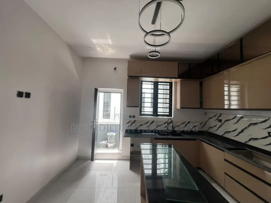 4bdrm Duplex in Lekki Scheme 2 for sale
