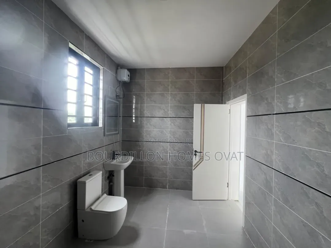 4bdrm Duplex in Lekki Scheme 2 for sale
