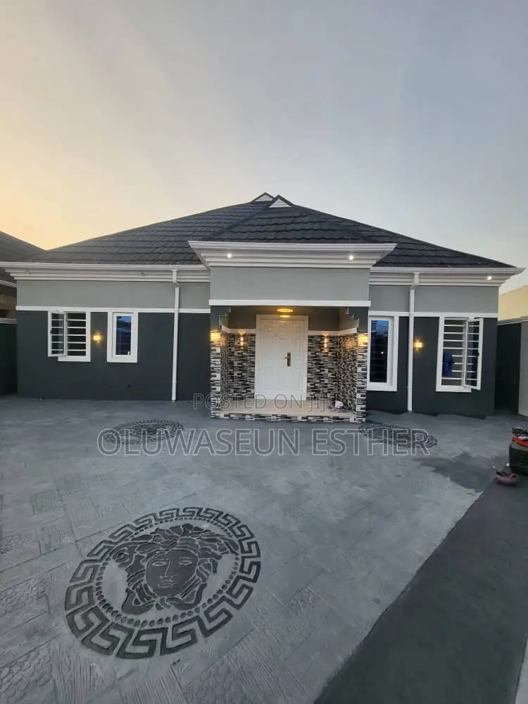 4bdrm Bungalow in Success Estate, Akala Express for sale