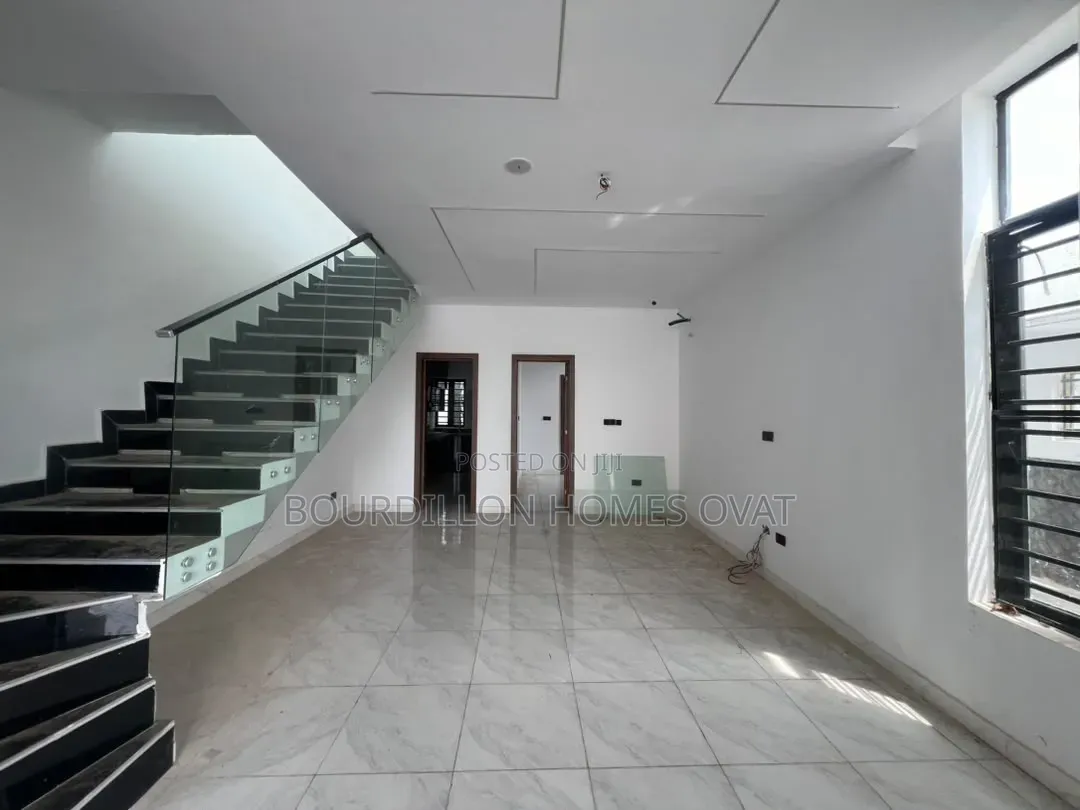 4bdrm Duplex in Lekki Scheme 2 for sale