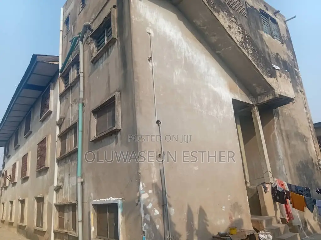 3bdrm Block of Flats in Alakia for sale