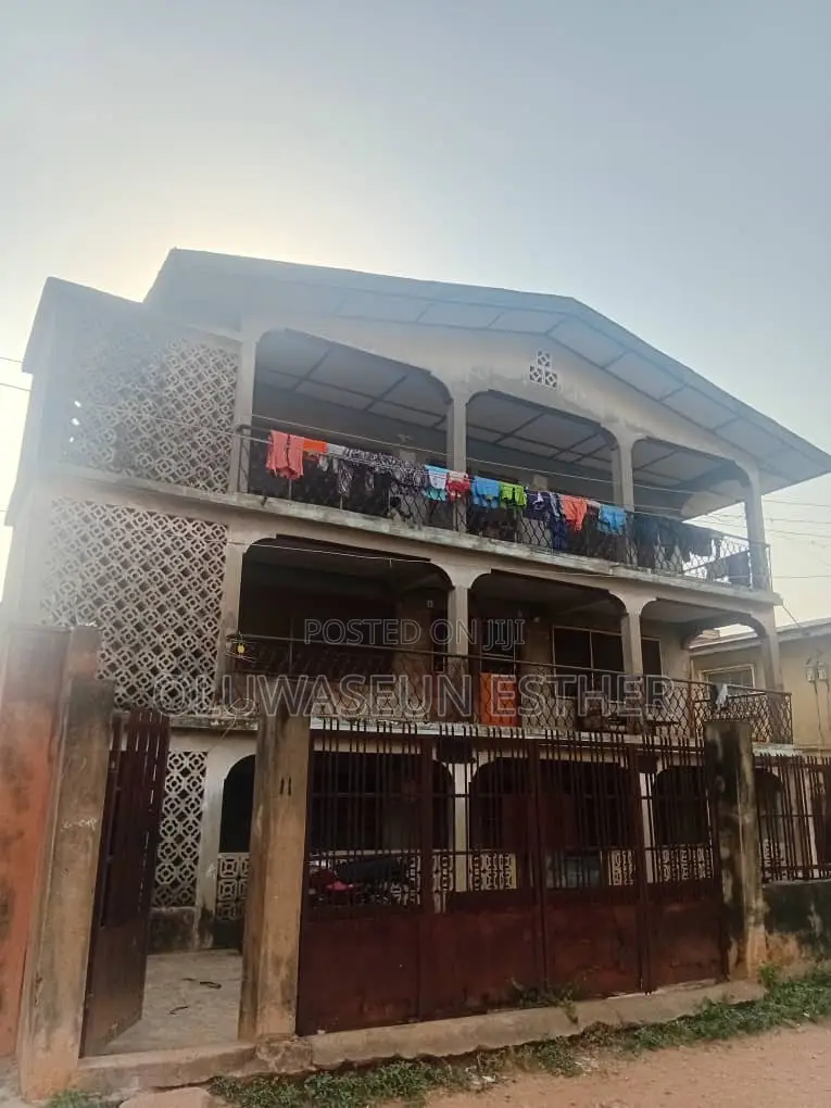 3bdrm Block of Flats in Alakia for sale