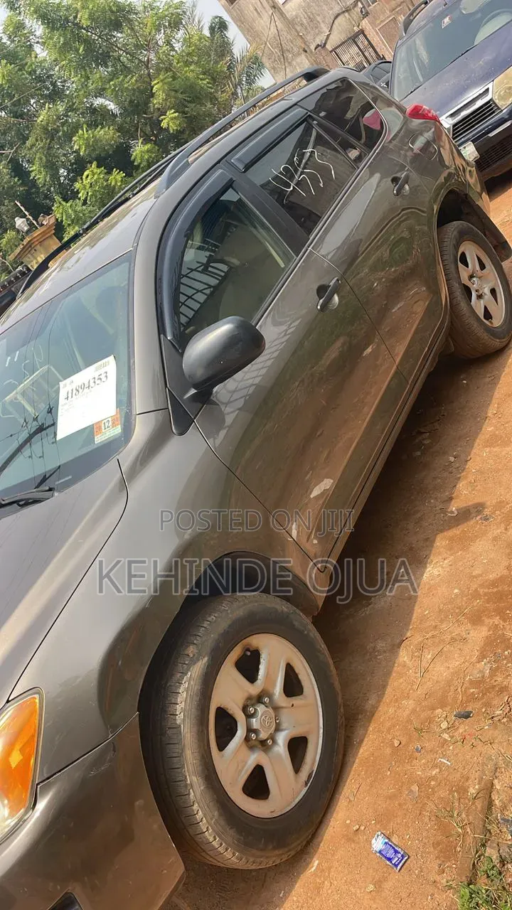 Toyota RAV4 2.5 4x4 2011 Gold