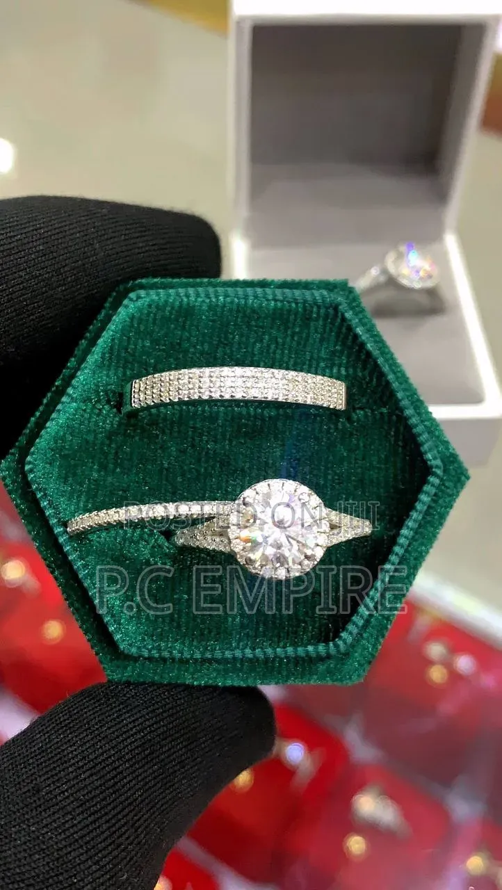 VVS Moissanite Diamond Wedding Ring