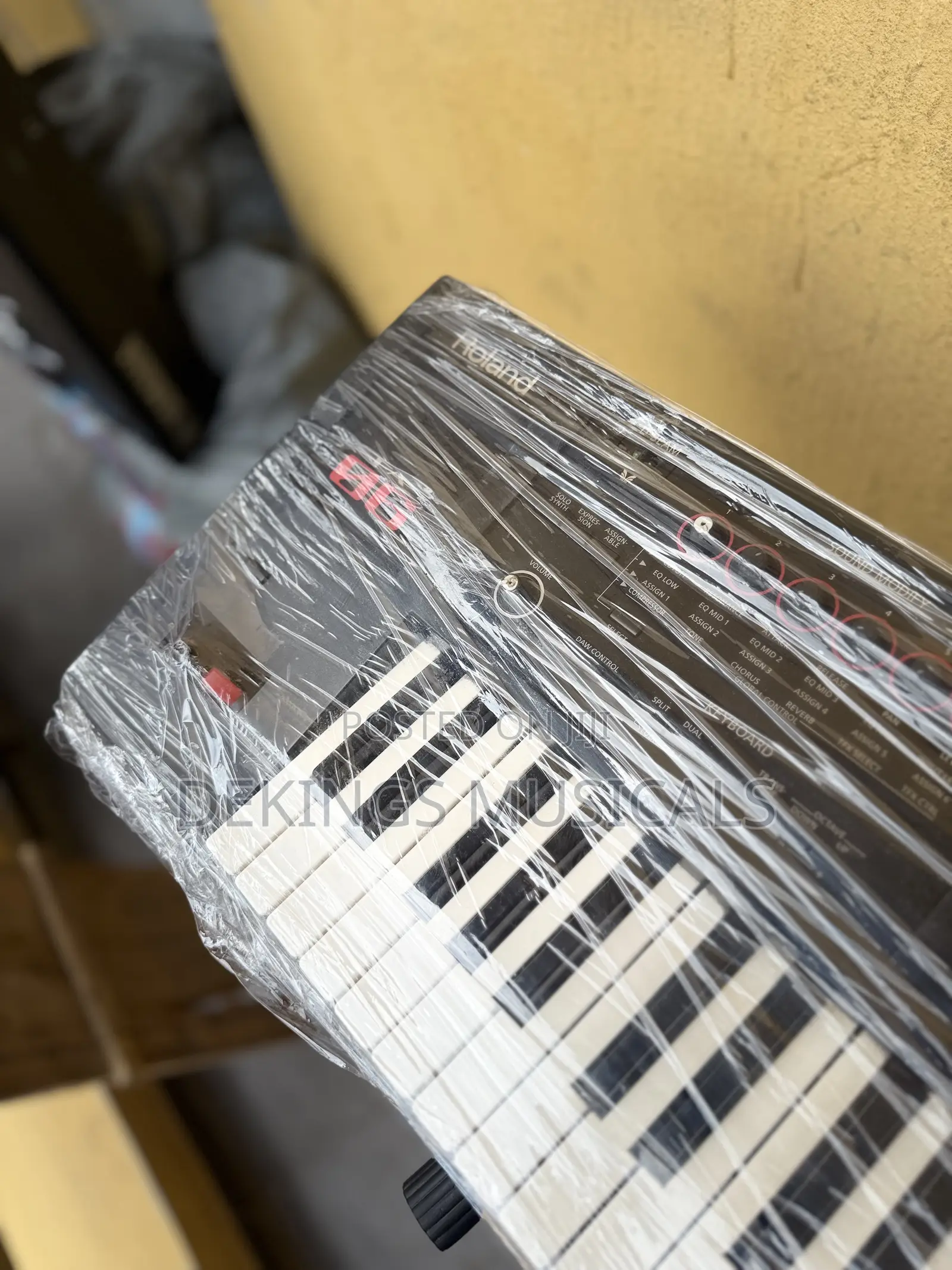 Uk Used Roland Fa-06 Music Workstation / Synthsizer