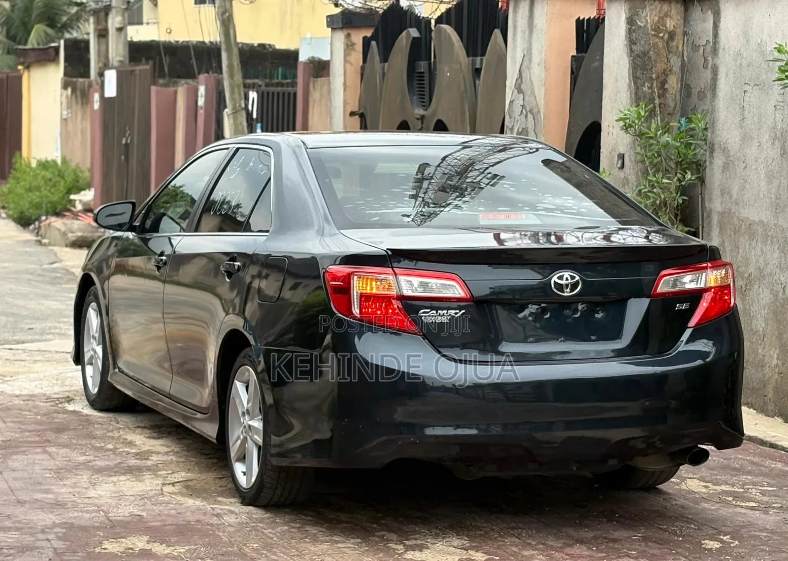 Toyota Camry SE 4dr Sedan (2.5L 4cyl 6A) 2012