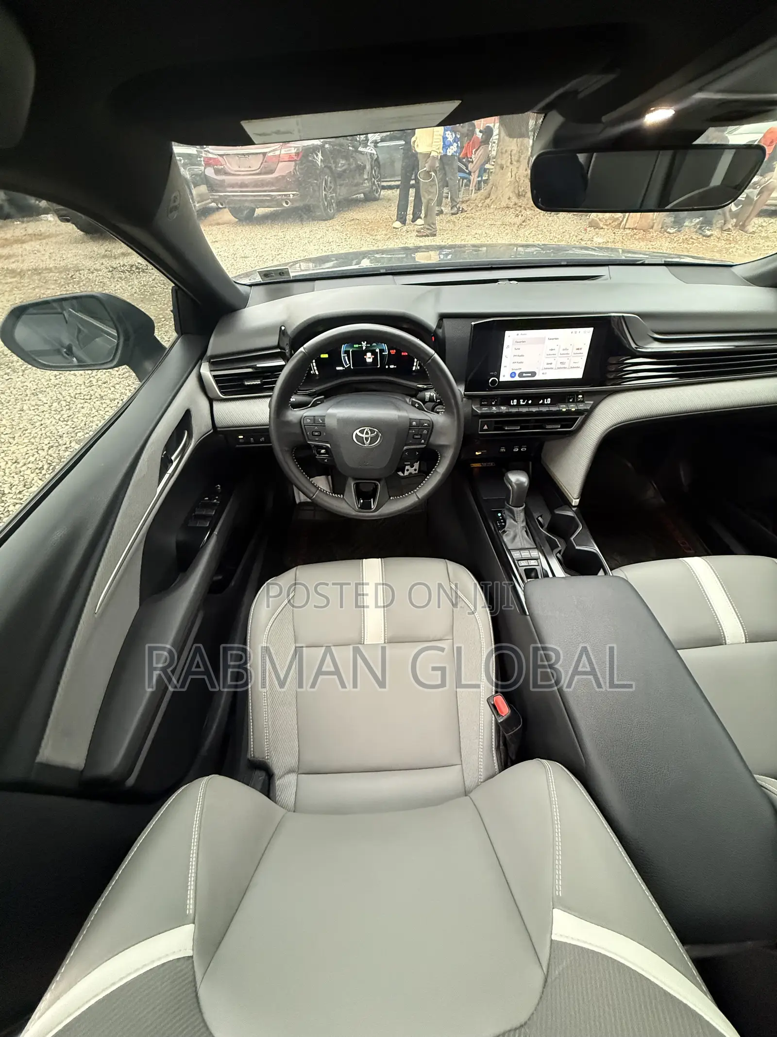 Toyota Camry SE 2025 Gray