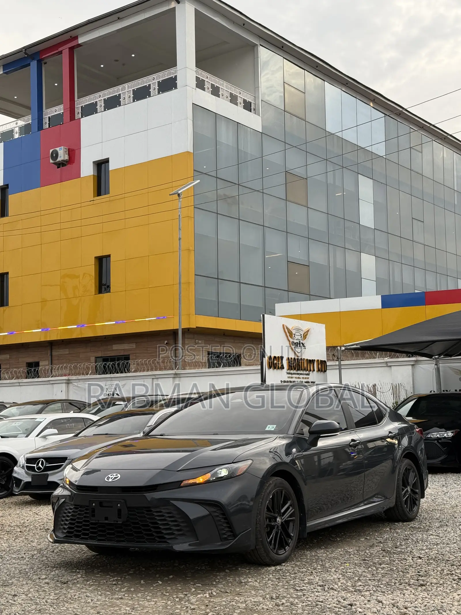 Toyota Camry SE 2025 Gray