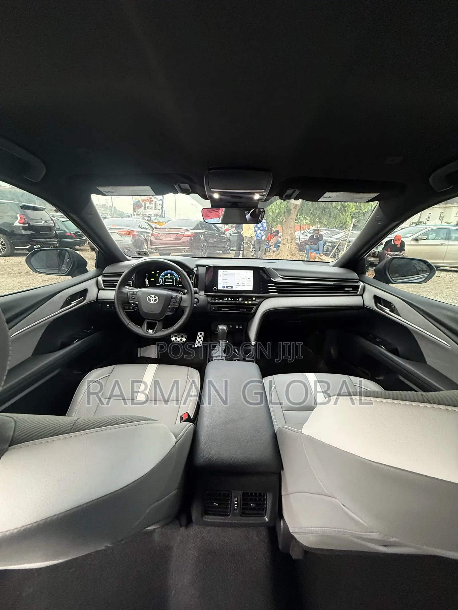 Toyota Camry SE 2025 Gray